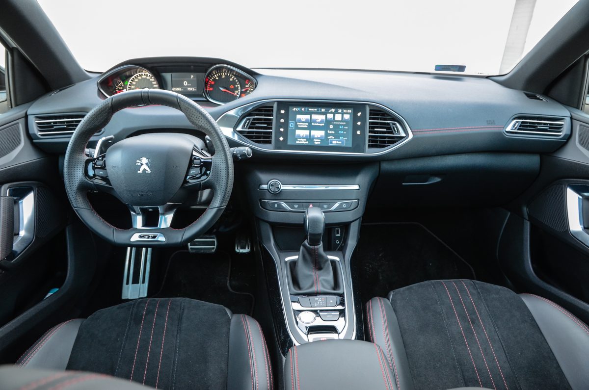 PEUGEOT 308