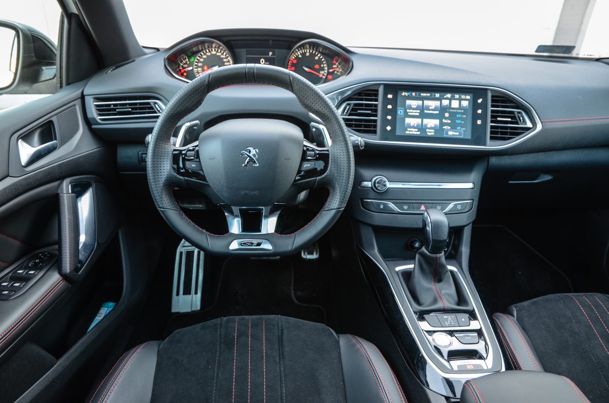 PEUGEOT 308