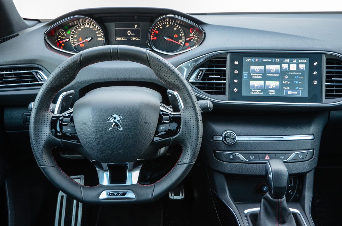 PEUGEOT 308