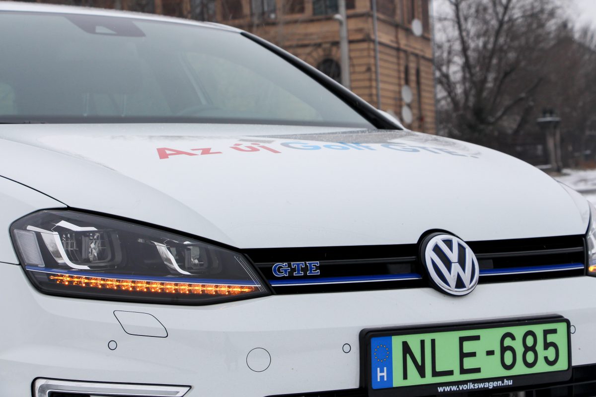 VOLKSWAGEN GOLF