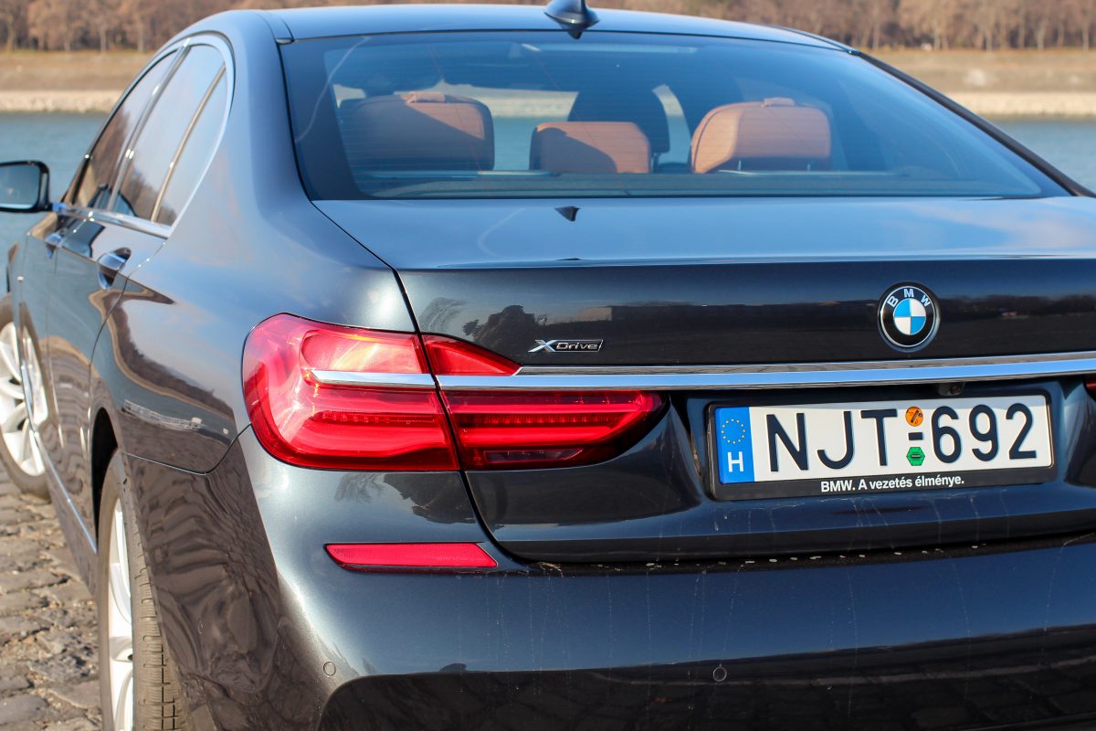 BMW 730