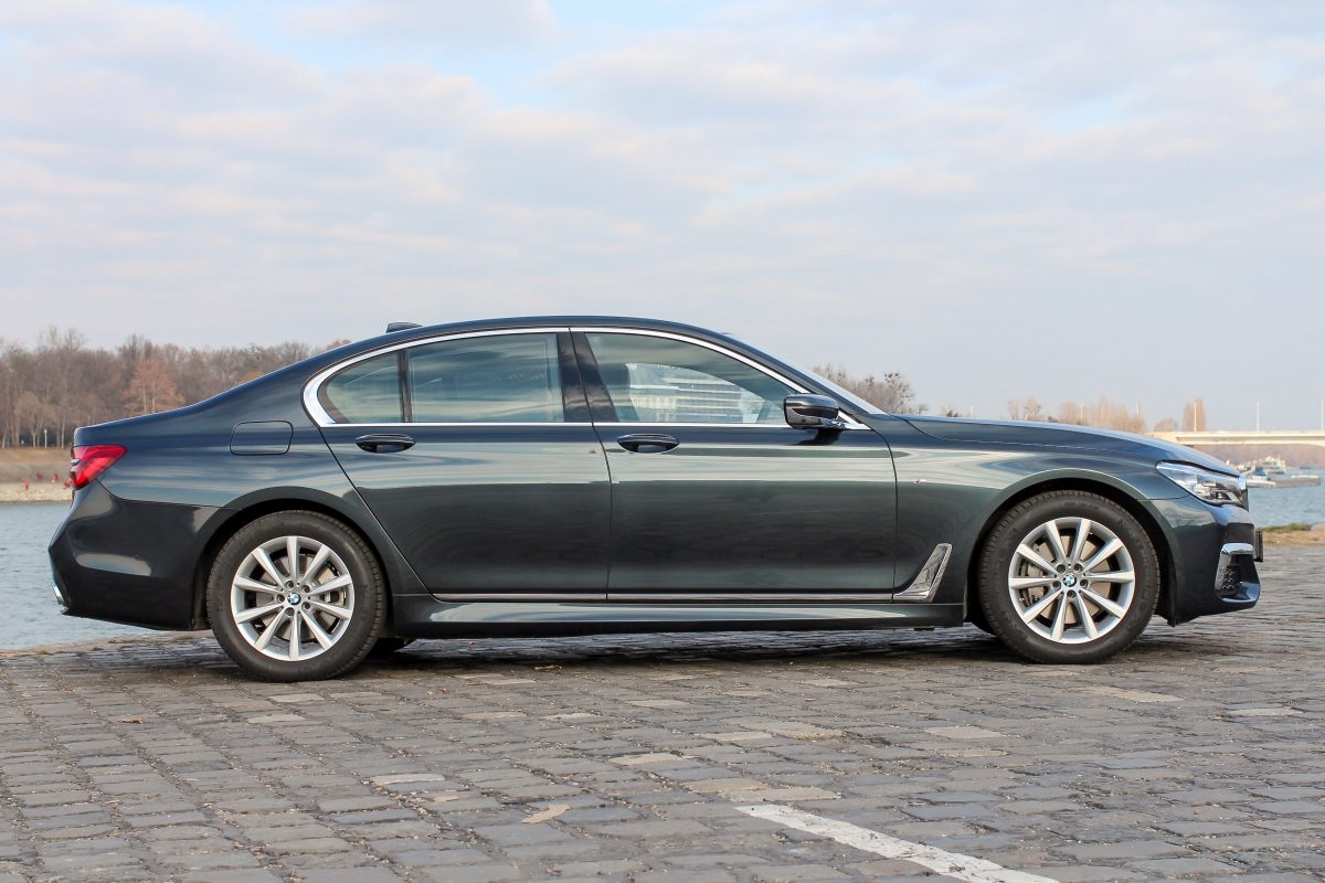 BMW 730