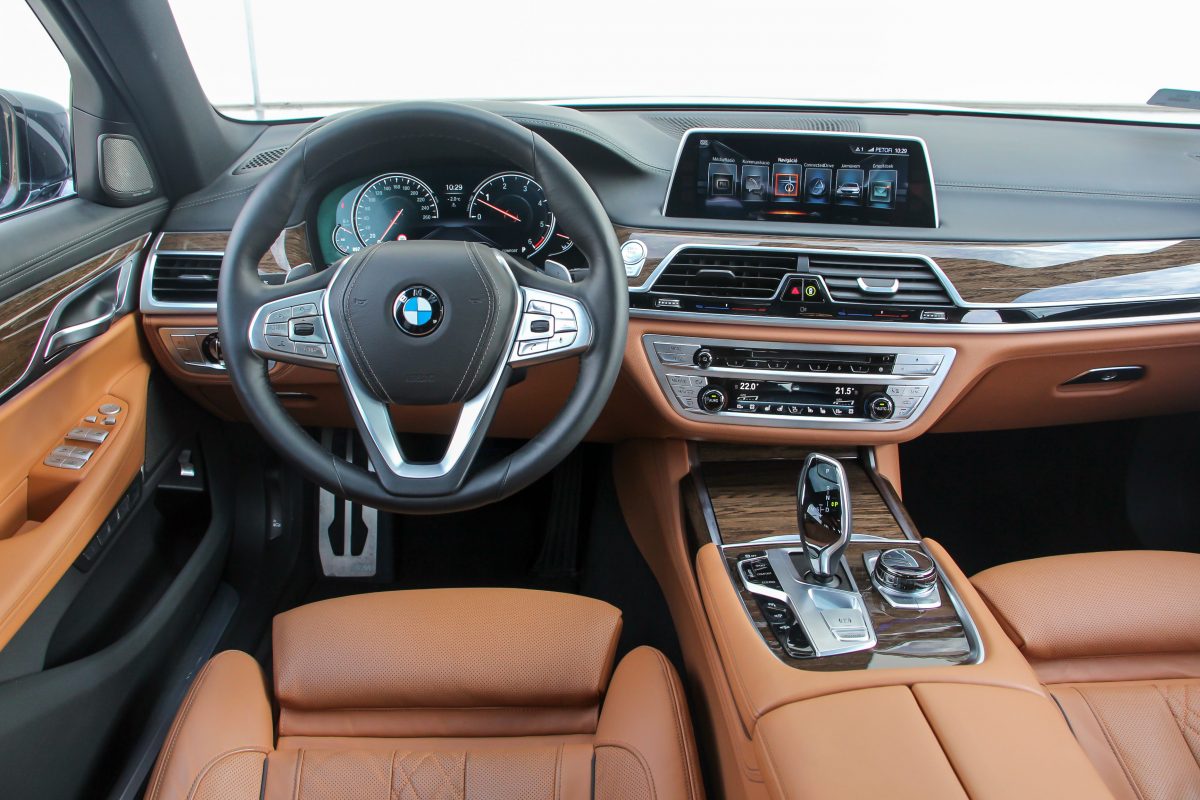 BMW 730