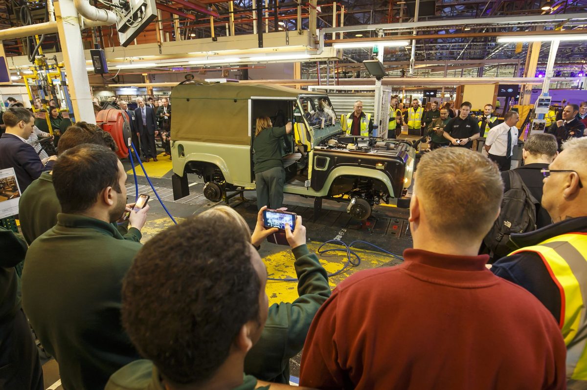 LAND ROVER DEFENDER