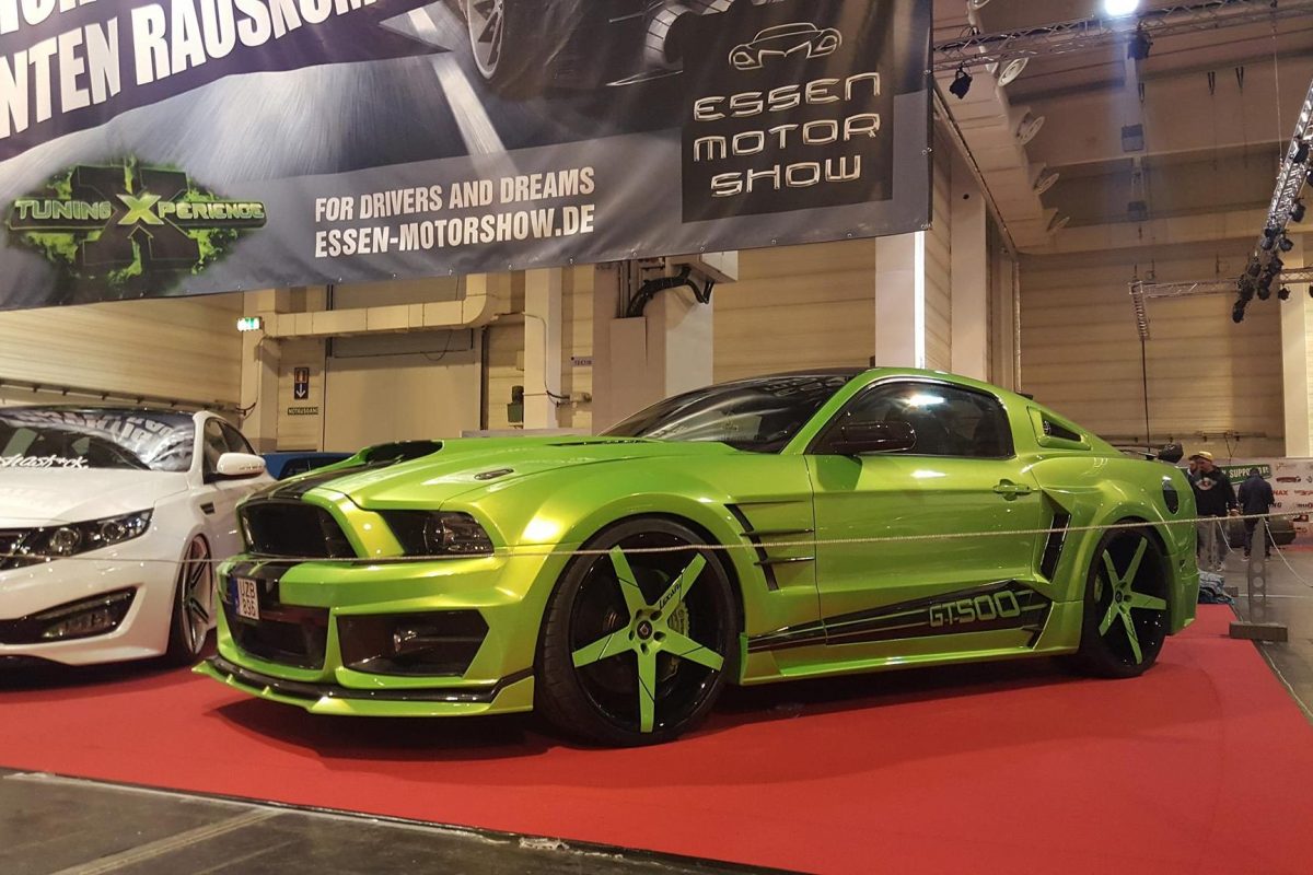 FORD MUSTANG