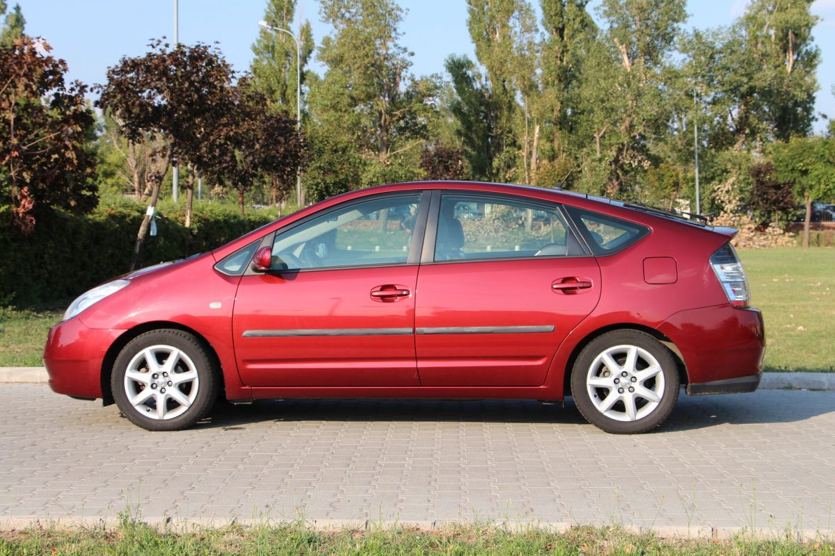 TOYOTA PRIUS