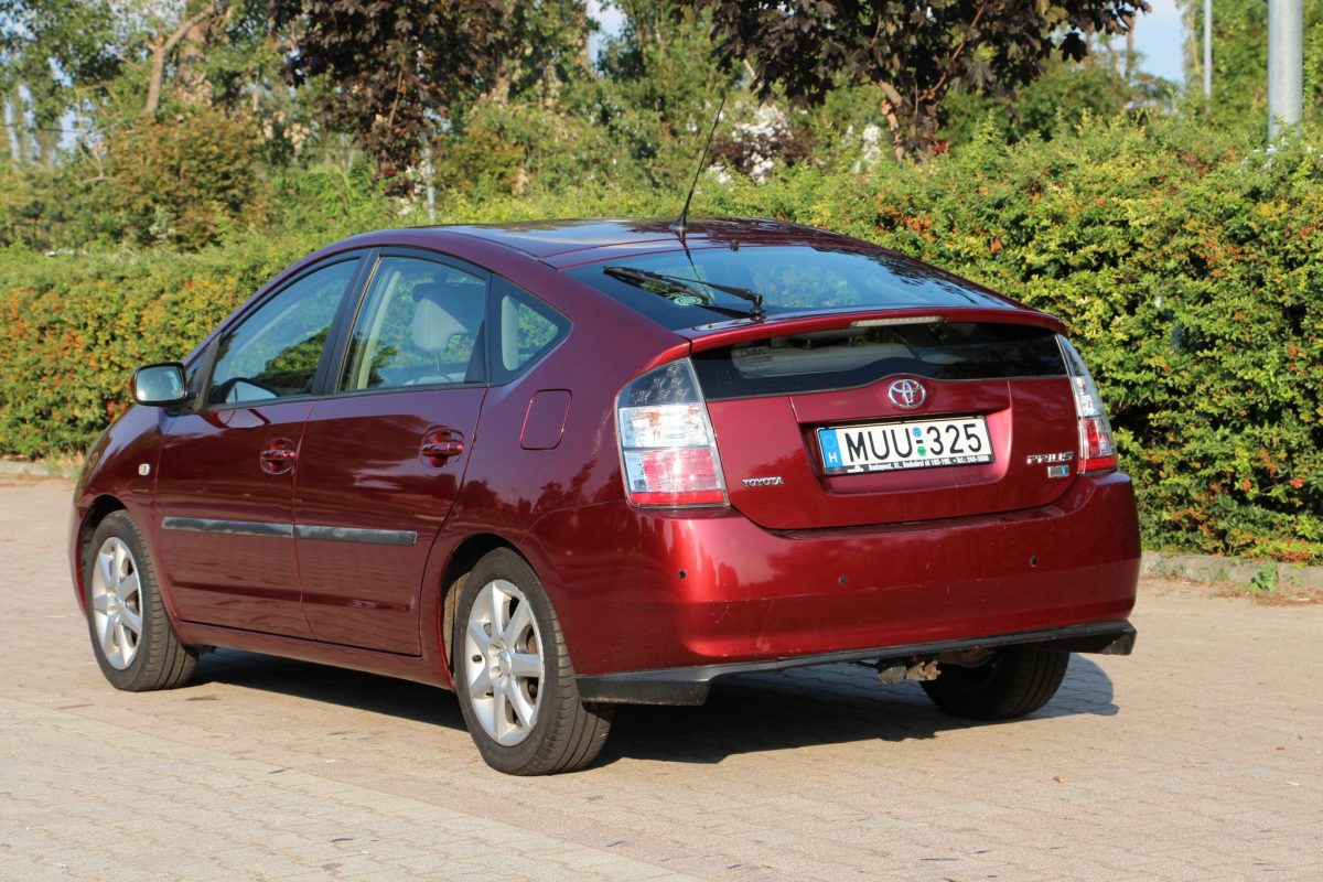TOYOTA PRIUS