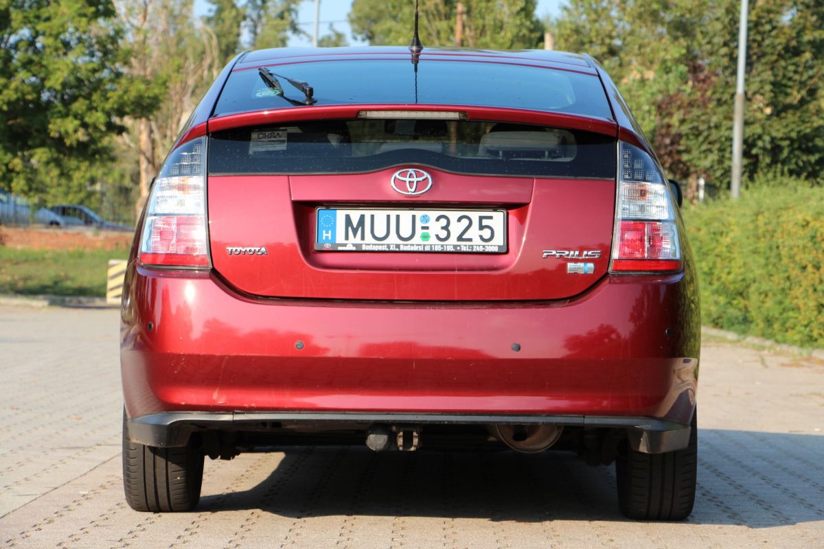 TOYOTA PRIUS