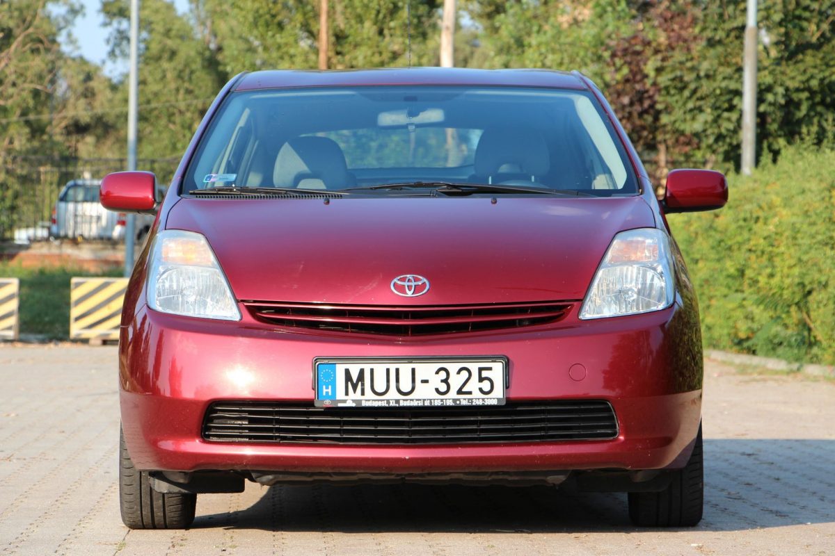 TOYOTA PRIUS