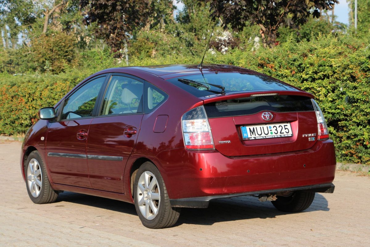 TOYOTA PRIUS