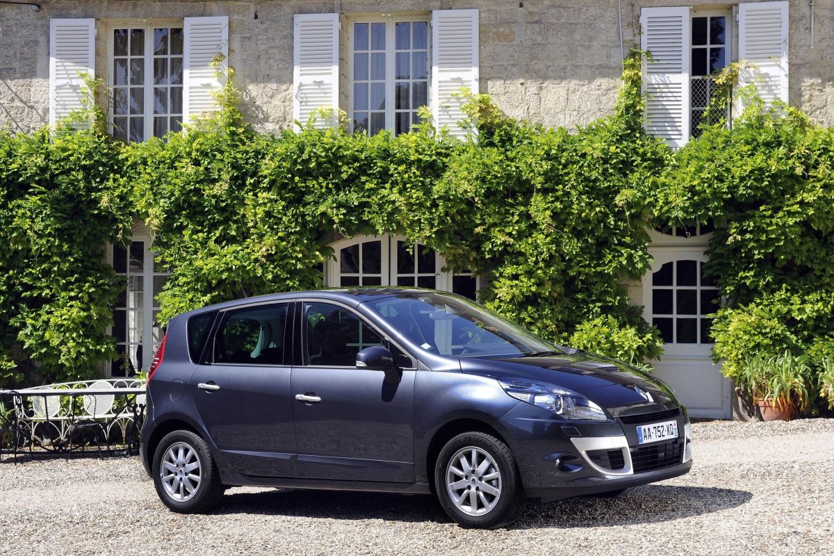 RENAULT