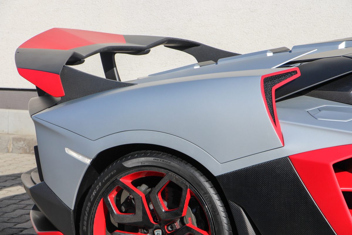 LAMBORGHINI