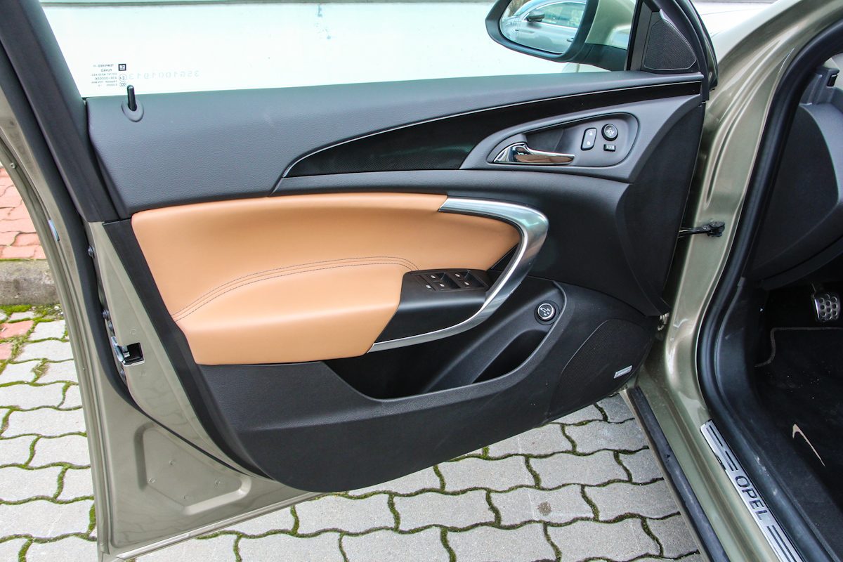 OPEL INSIGNIA