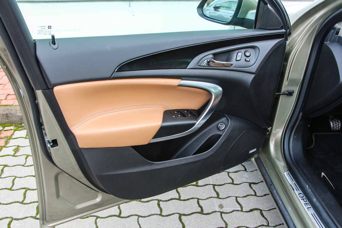 OPEL INSIGNIA