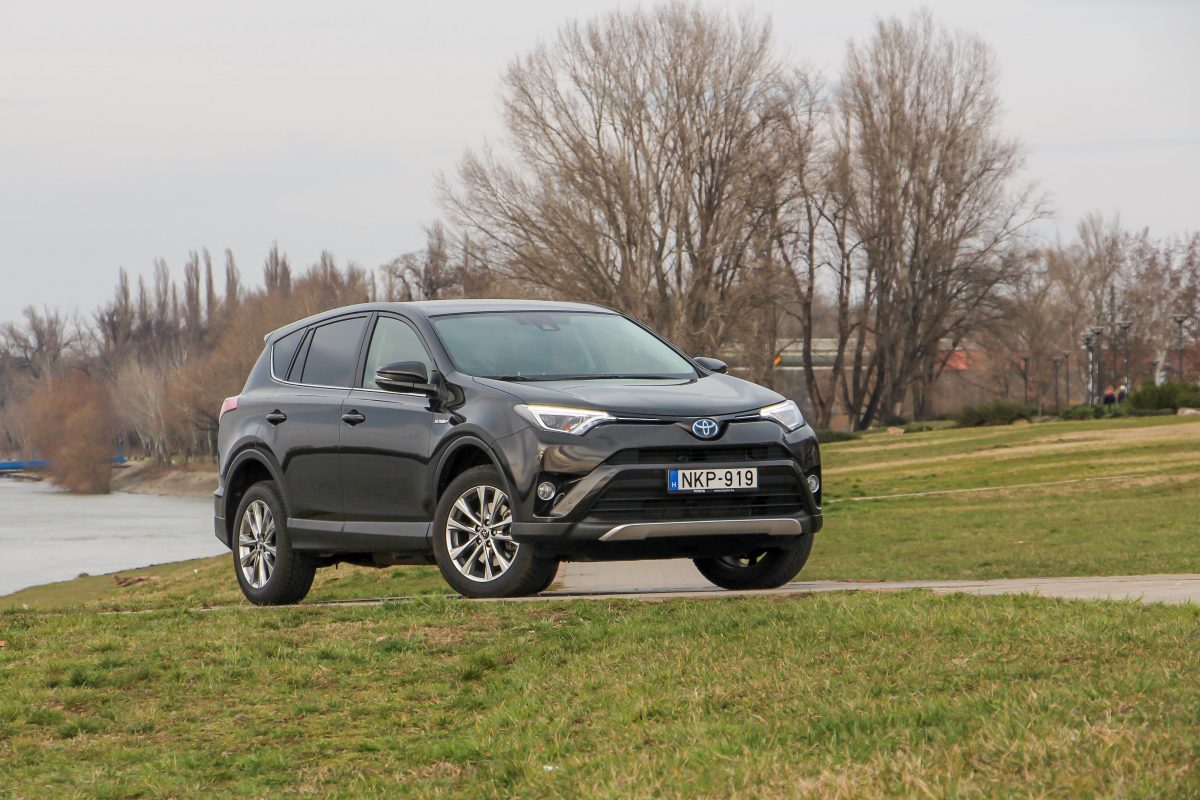 TOYOTA RAV 4