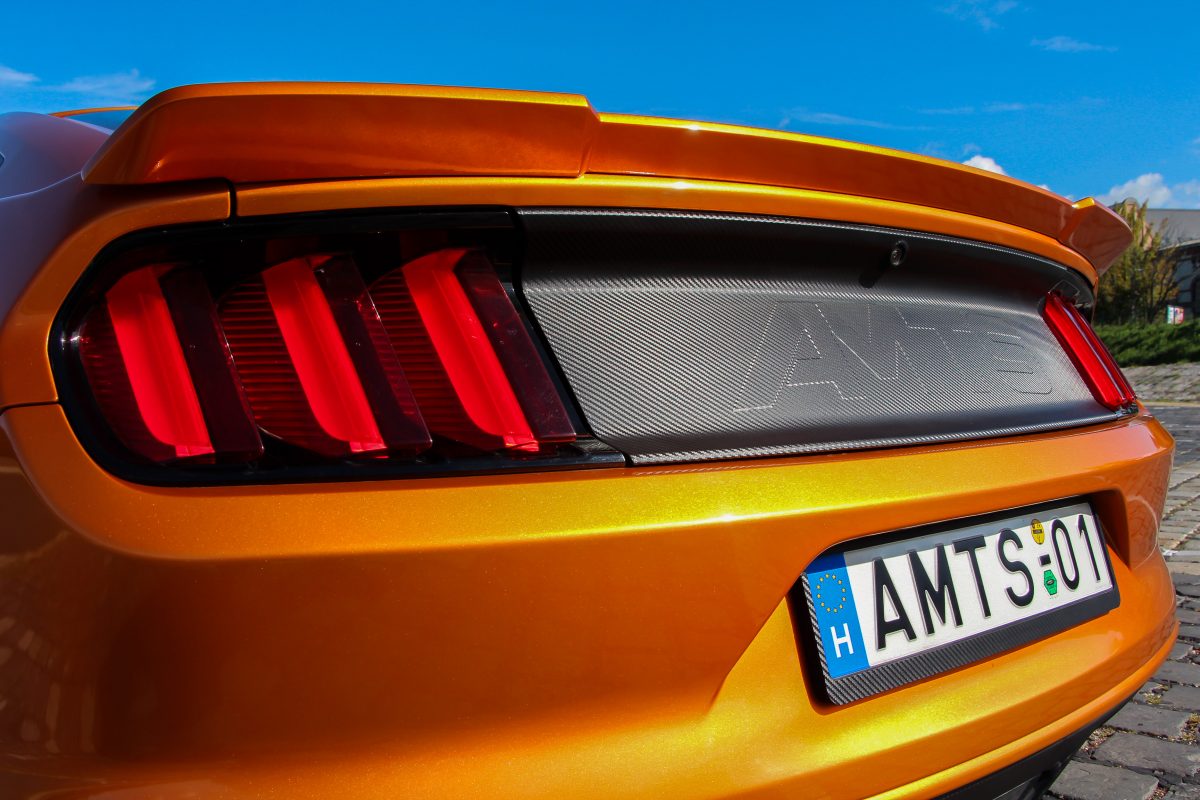 FORD MUSTANG