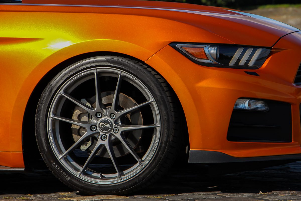 FORD MUSTANG