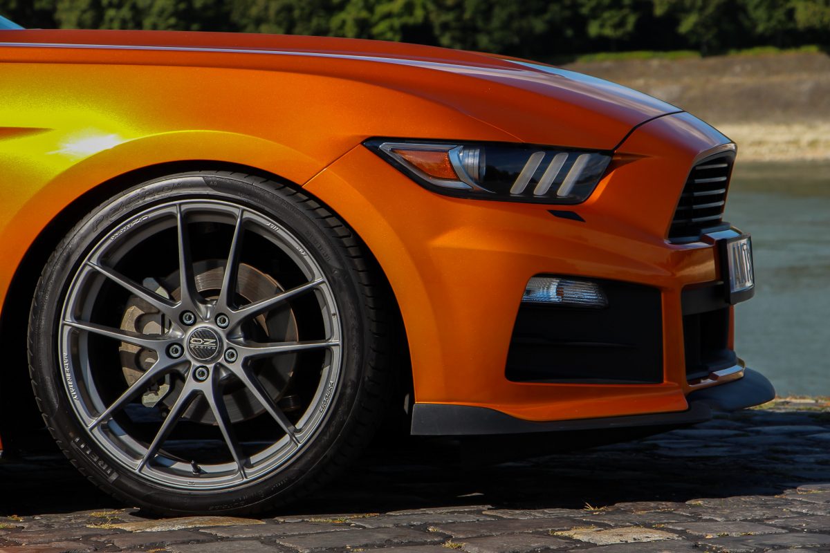 FORD MUSTANG