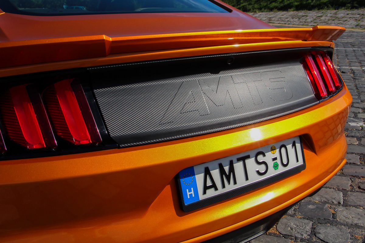 FORD MUSTANG