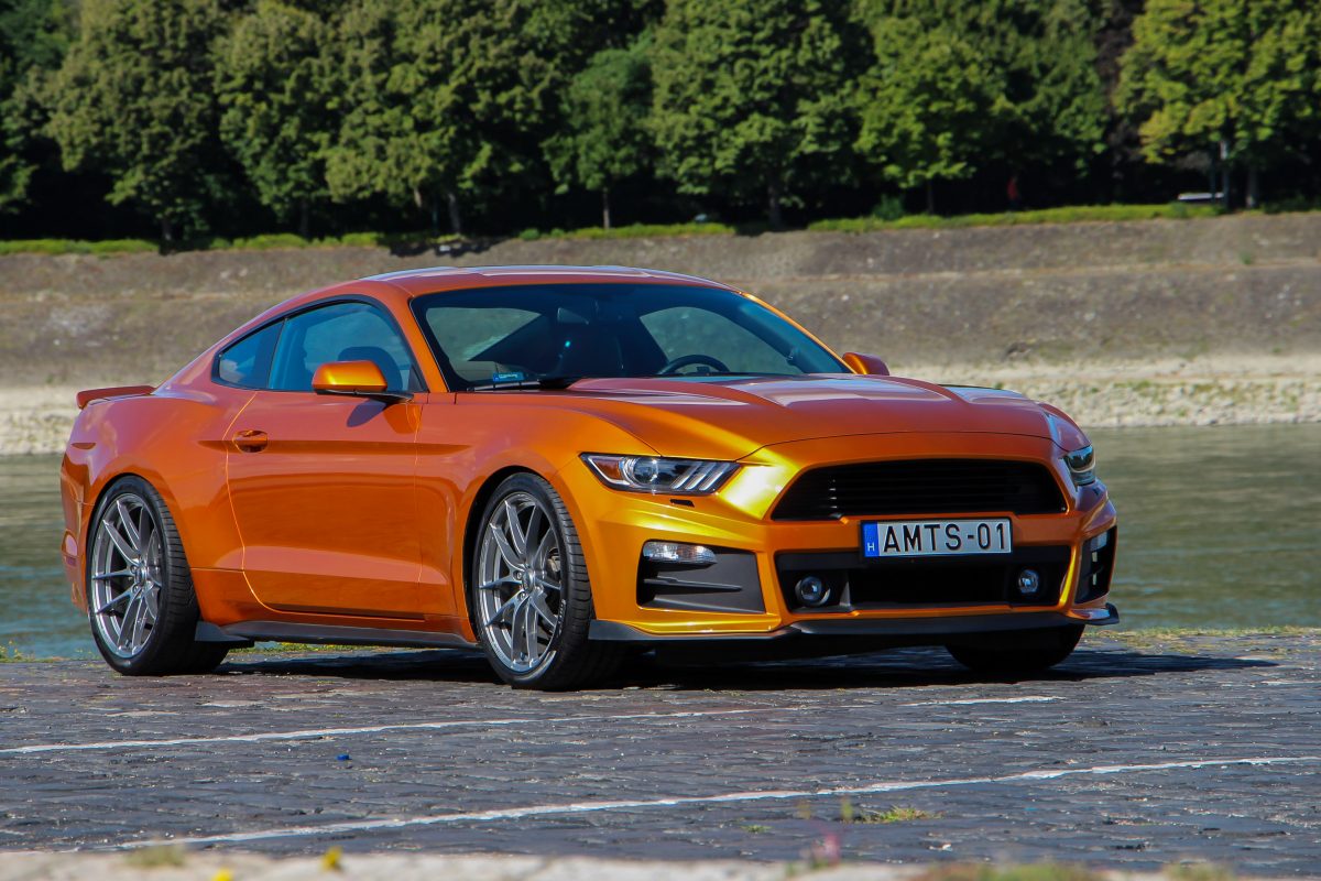FORD MUSTANG