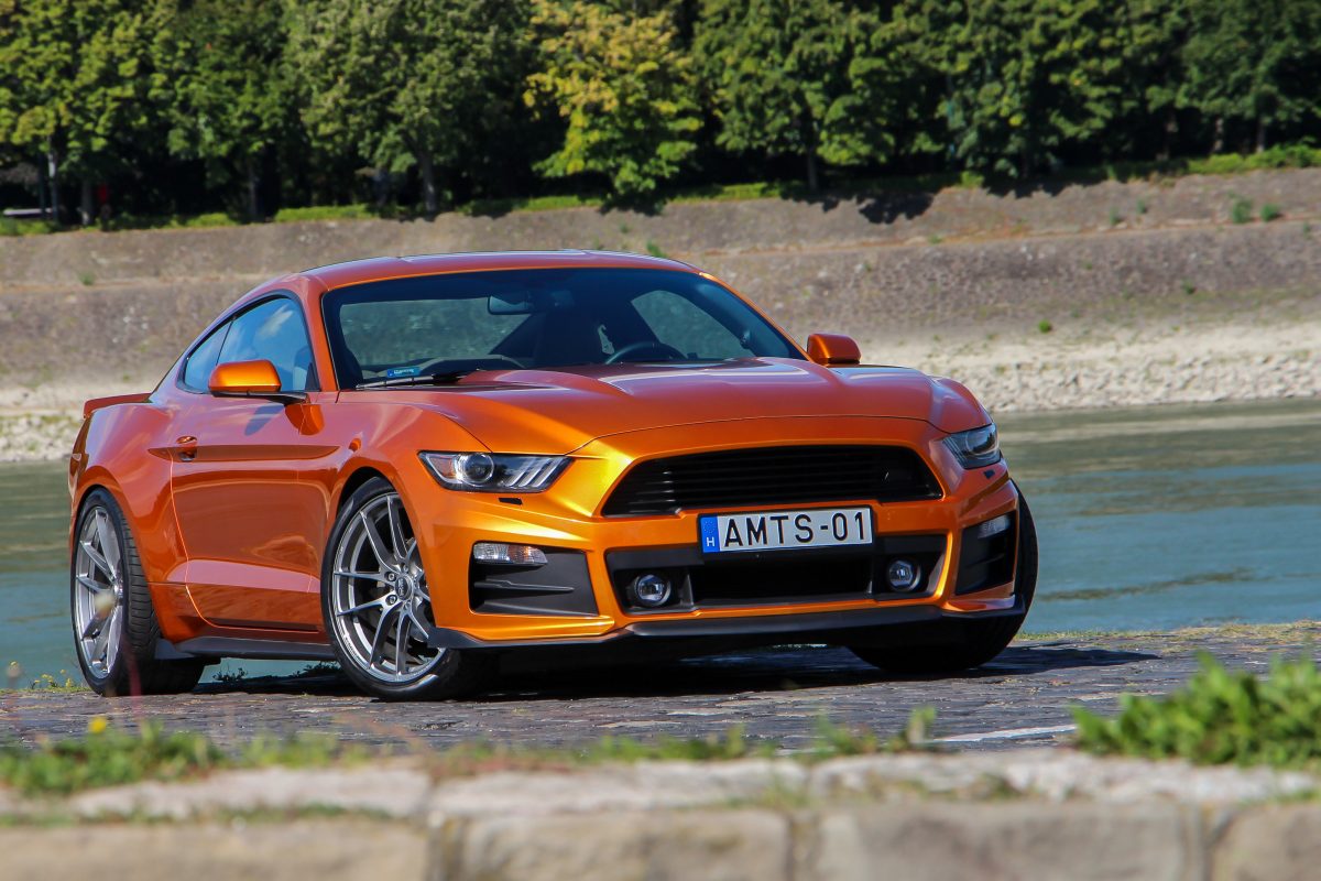 FORD MUSTANG