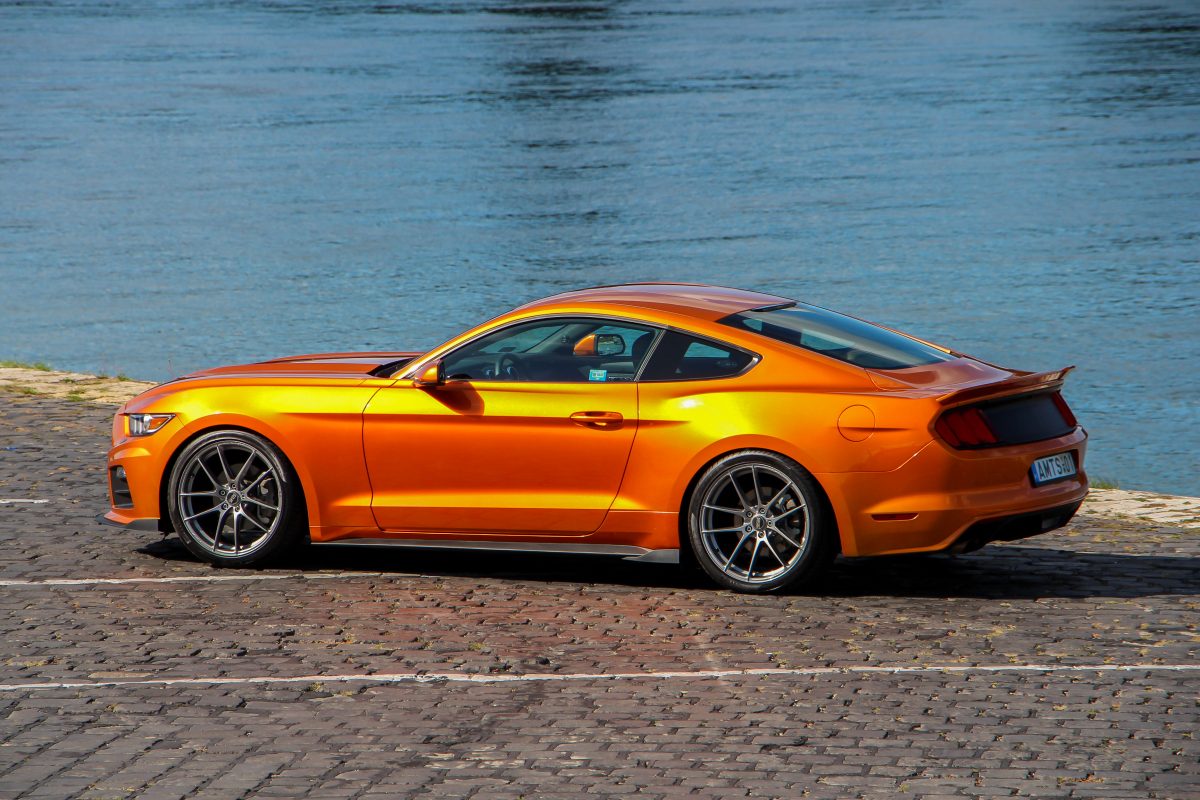 FORD MUSTANG