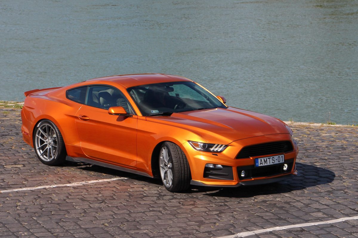 FORD MUSTANG