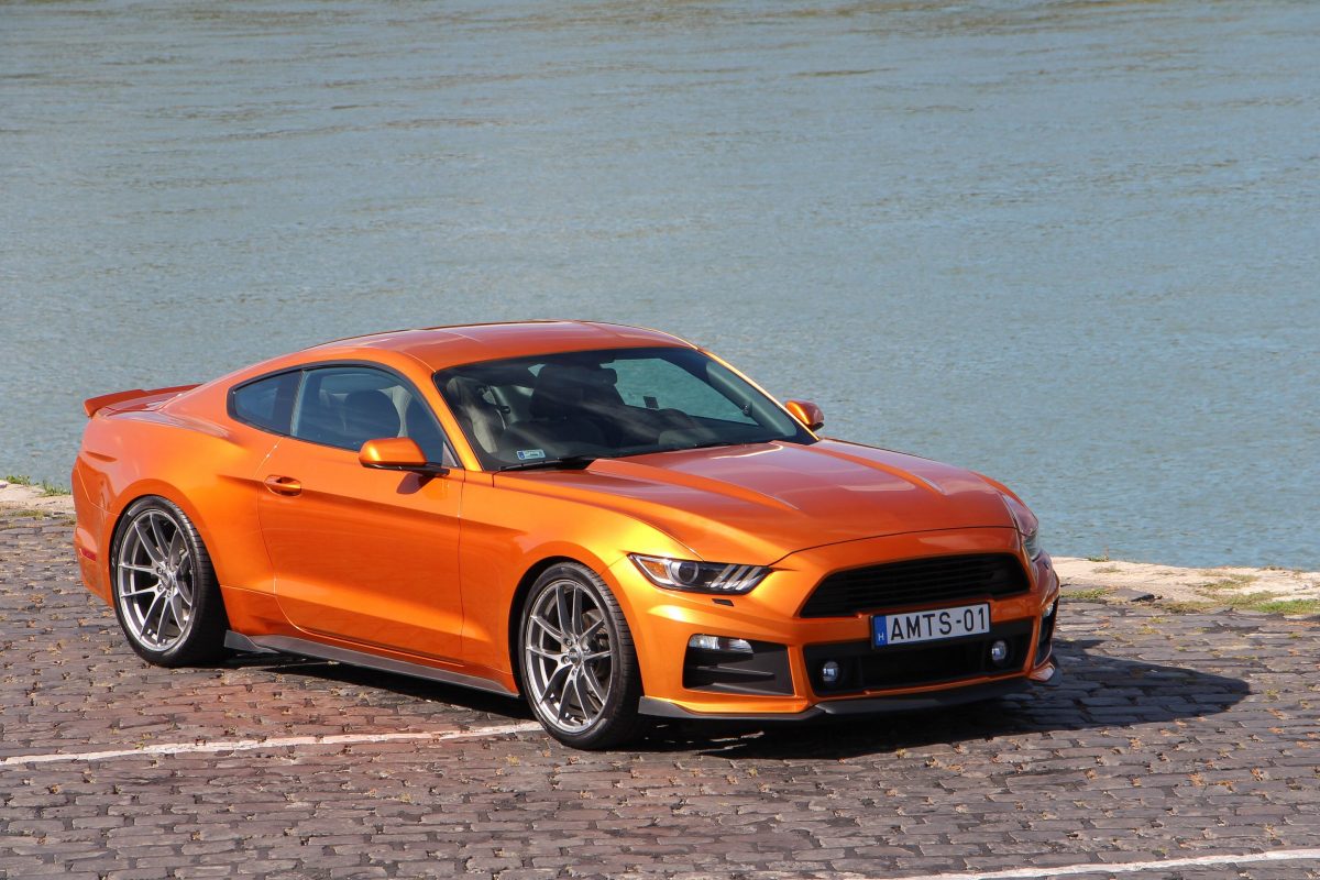 FORD MUSTANG