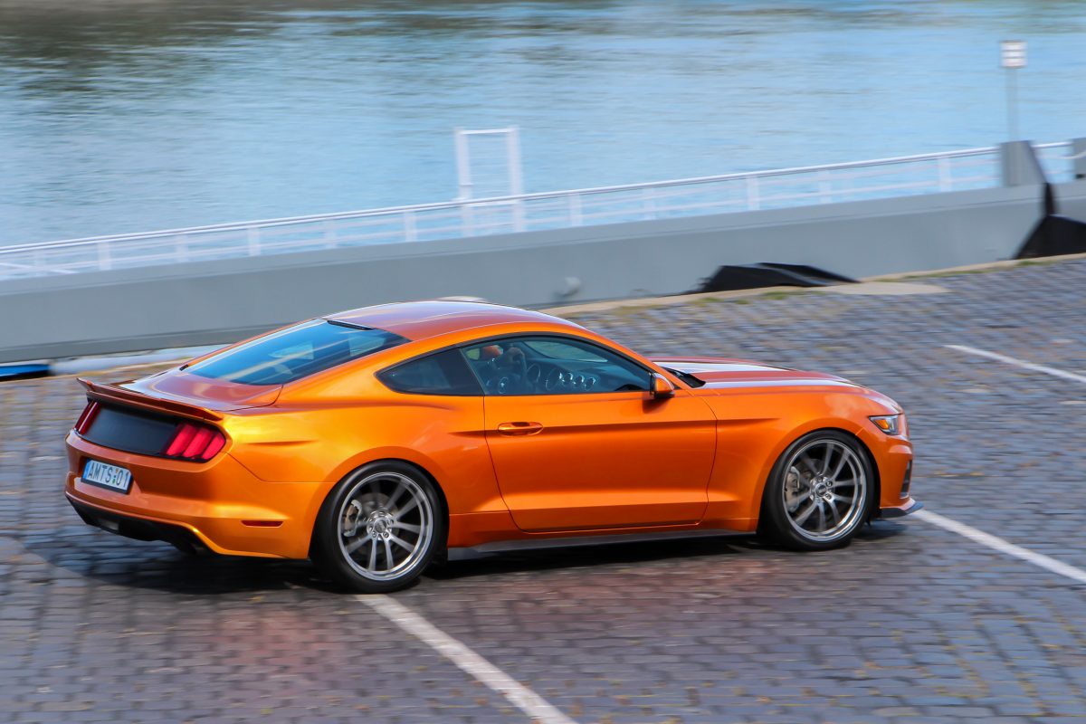 FORD MUSTANG