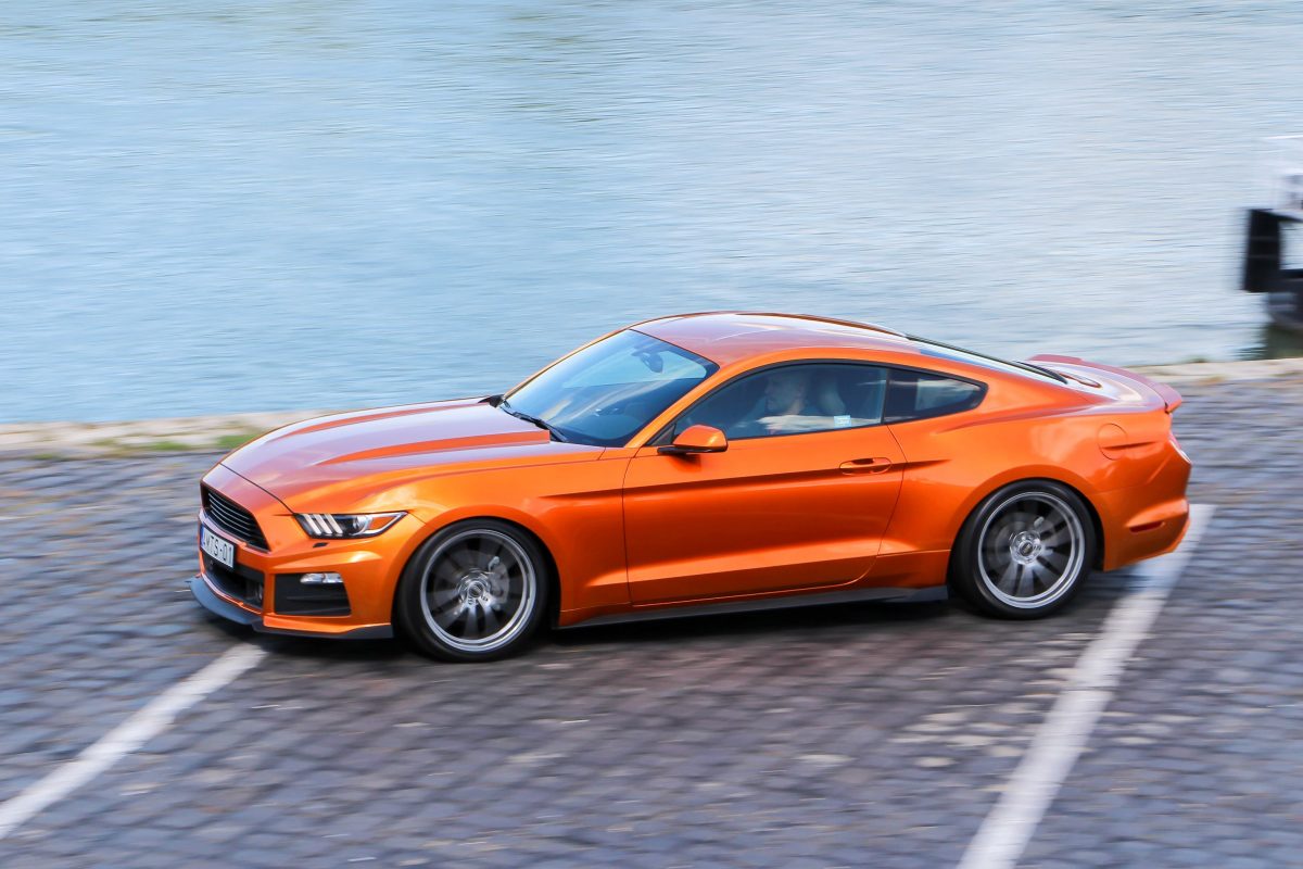FORD MUSTANG
