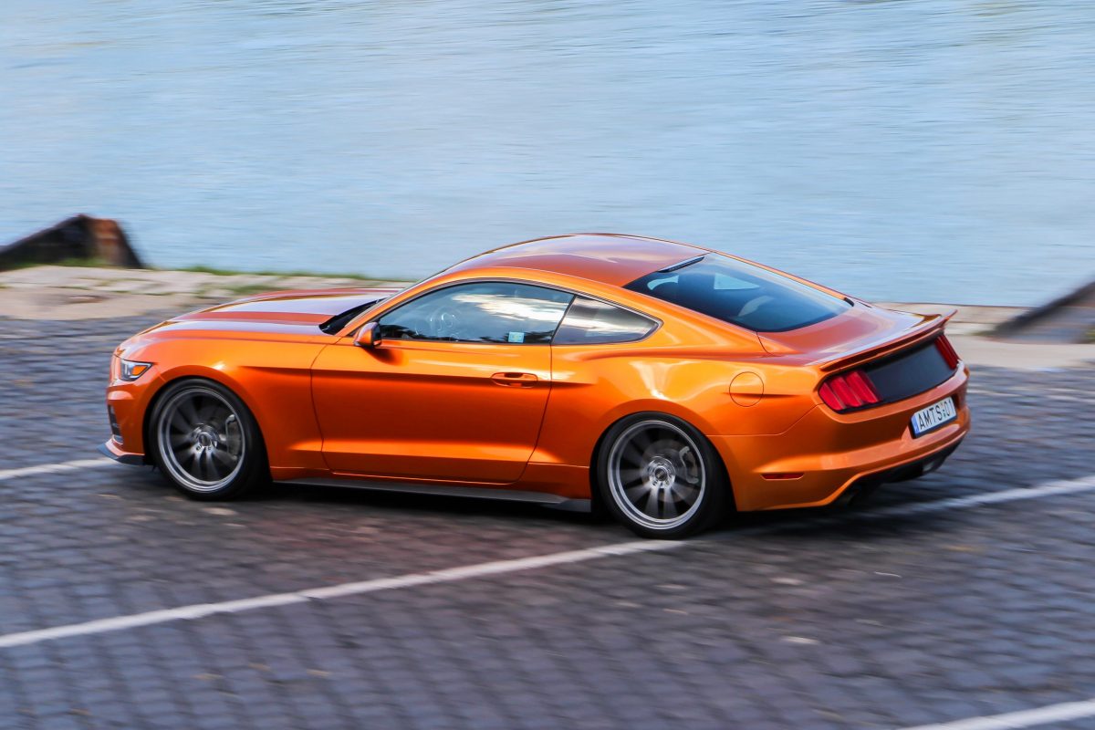FORD MUSTANG