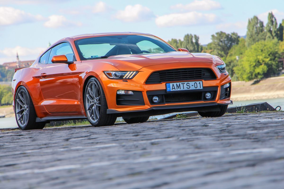 FORD MUSTANG