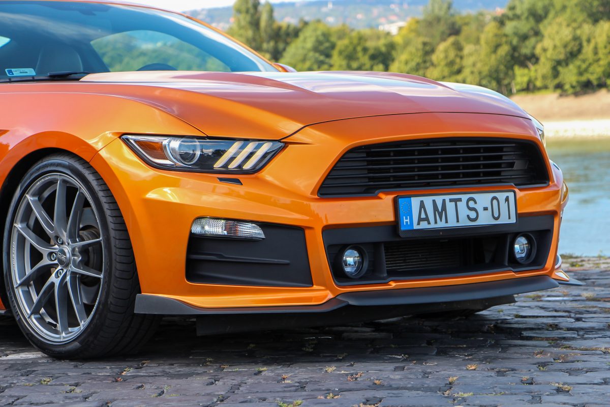 FORD MUSTANG