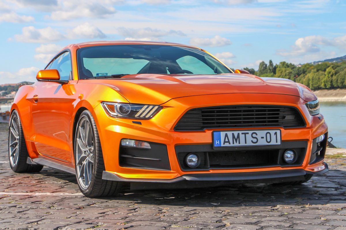 FORD MUSTANG