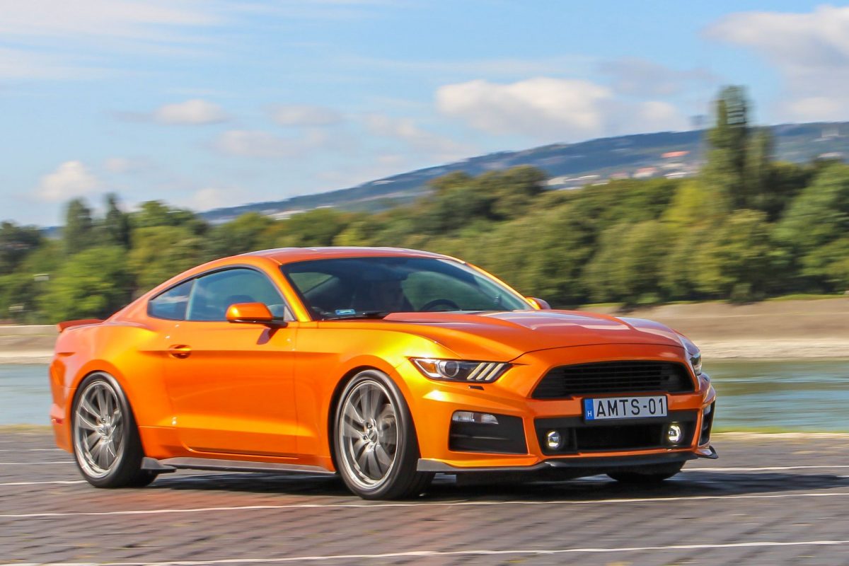 FORD MUSTANG