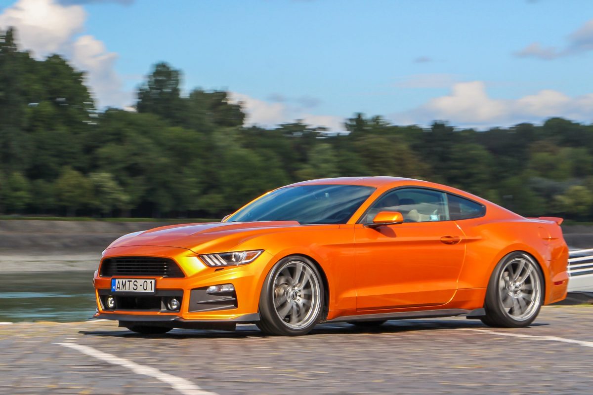 FORD MUSTANG