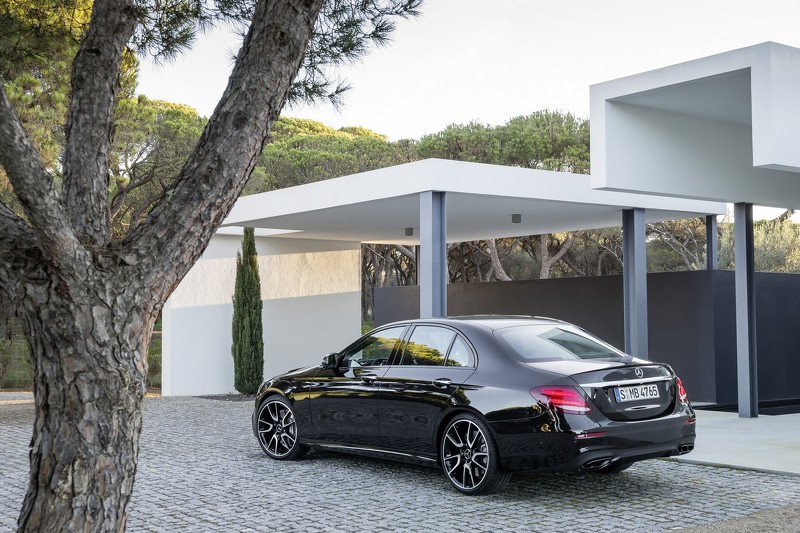 MERCEDES-BENZ