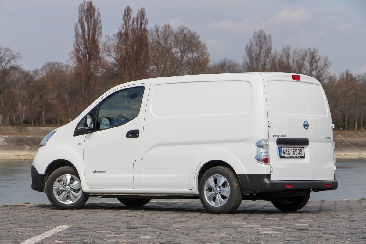 NISSAN NV200