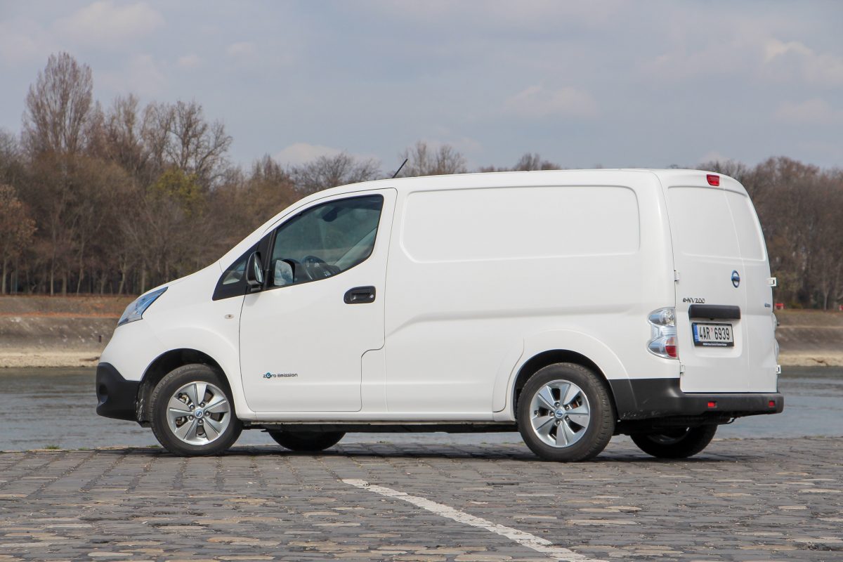 NISSAN NV200
