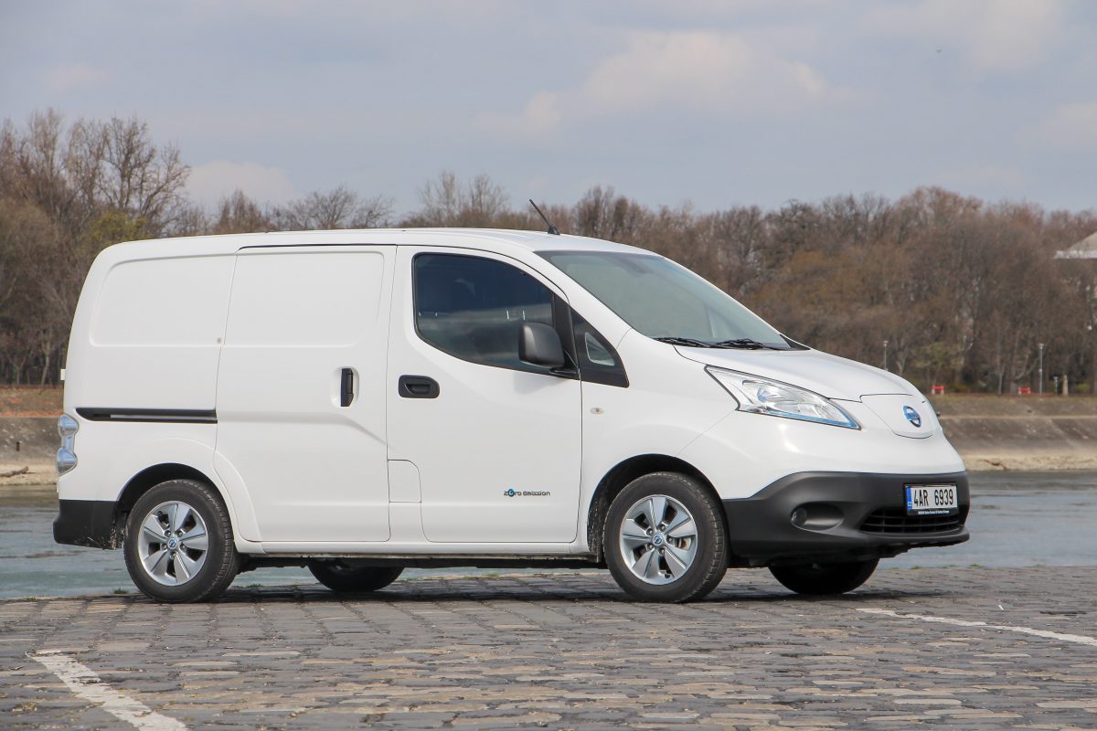 NISSAN NV200