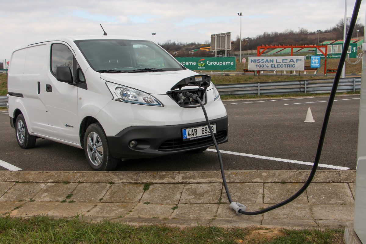 NISSAN NV200