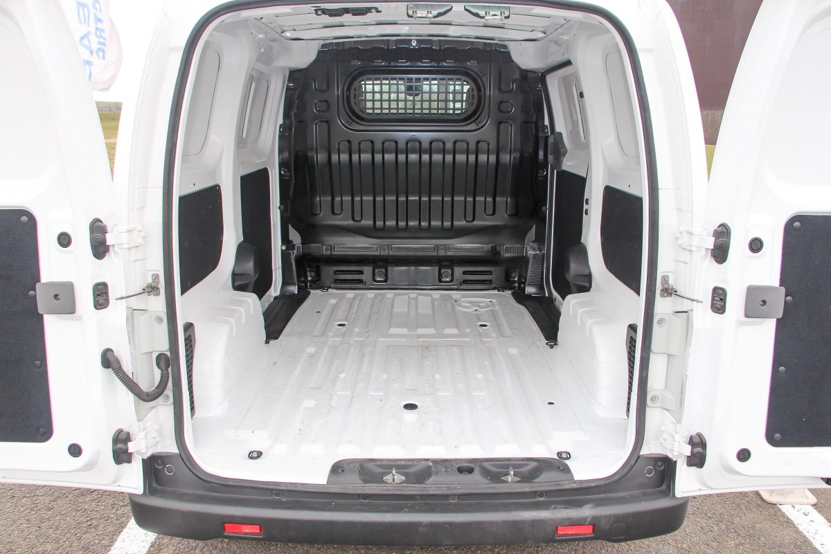 NISSAN NV200