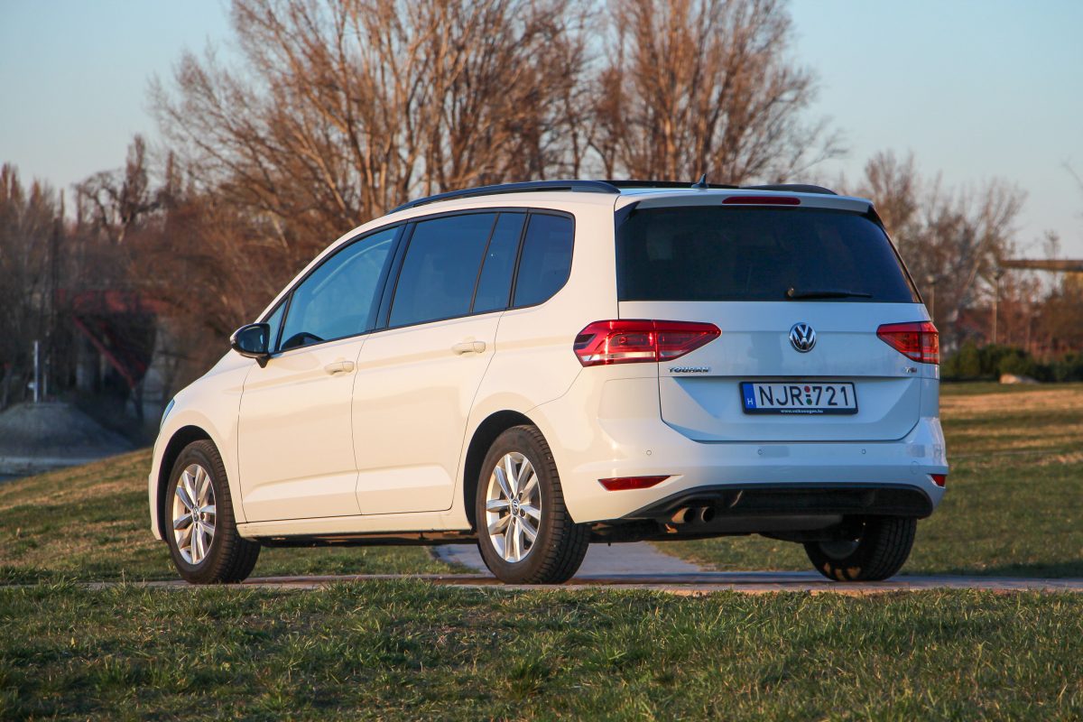VOLKSWAGEN TOURAN