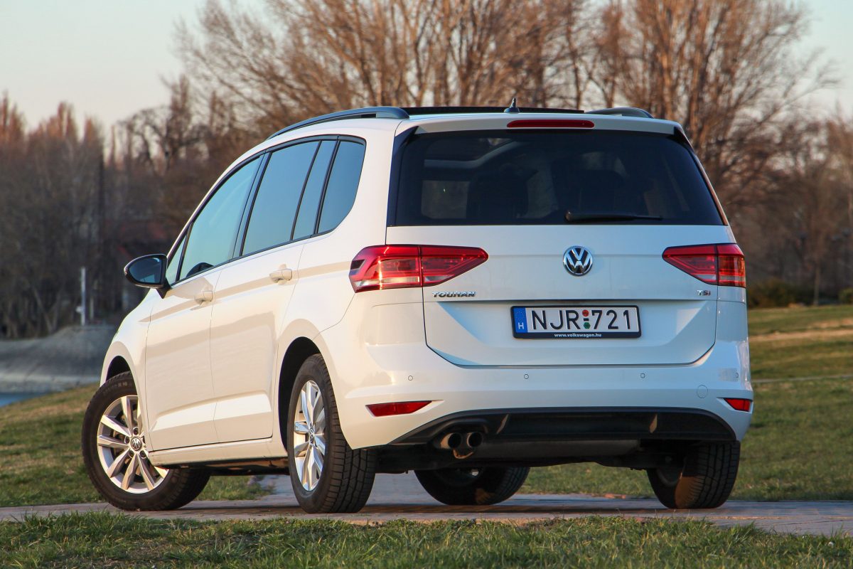 VOLKSWAGEN TOURAN