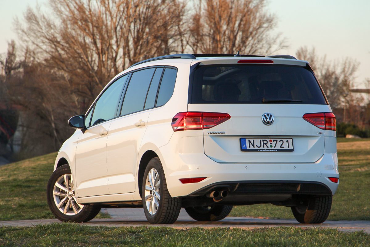 VOLKSWAGEN TOURAN