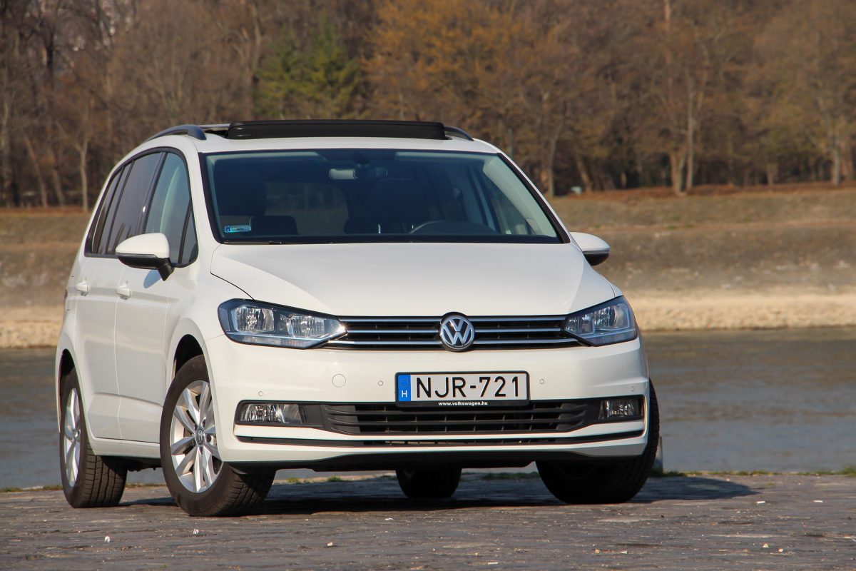 VOLKSWAGEN TOURAN