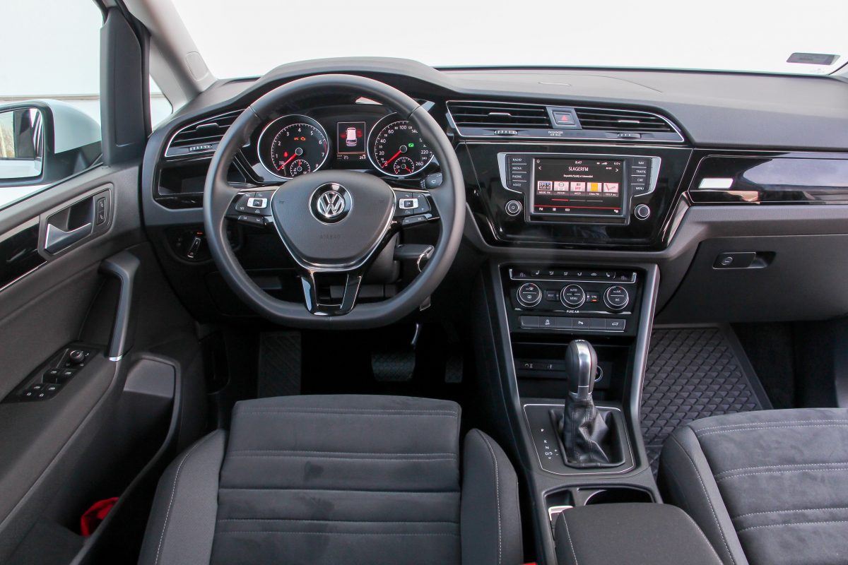 VOLKSWAGEN TOURAN