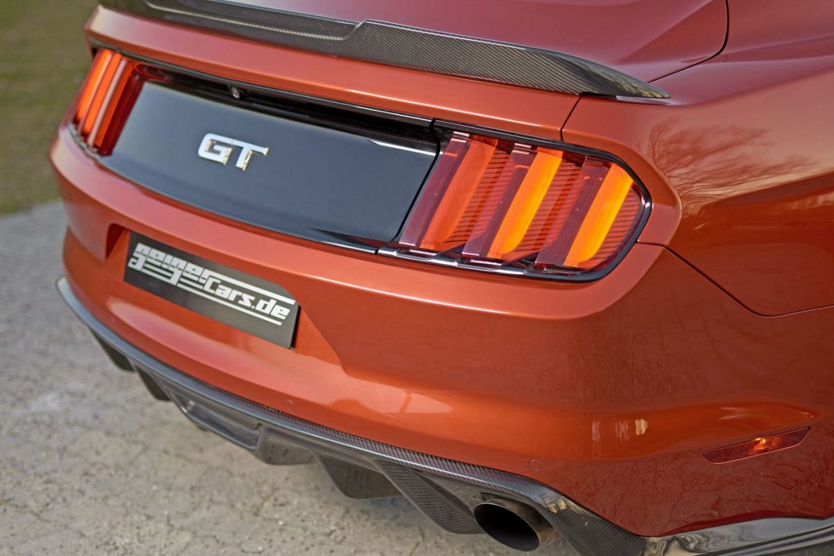 FORD MUSTANG