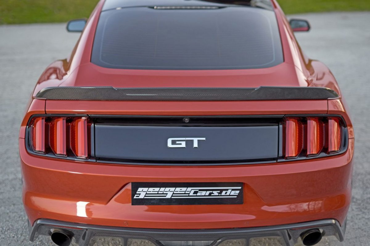 FORD MUSTANG