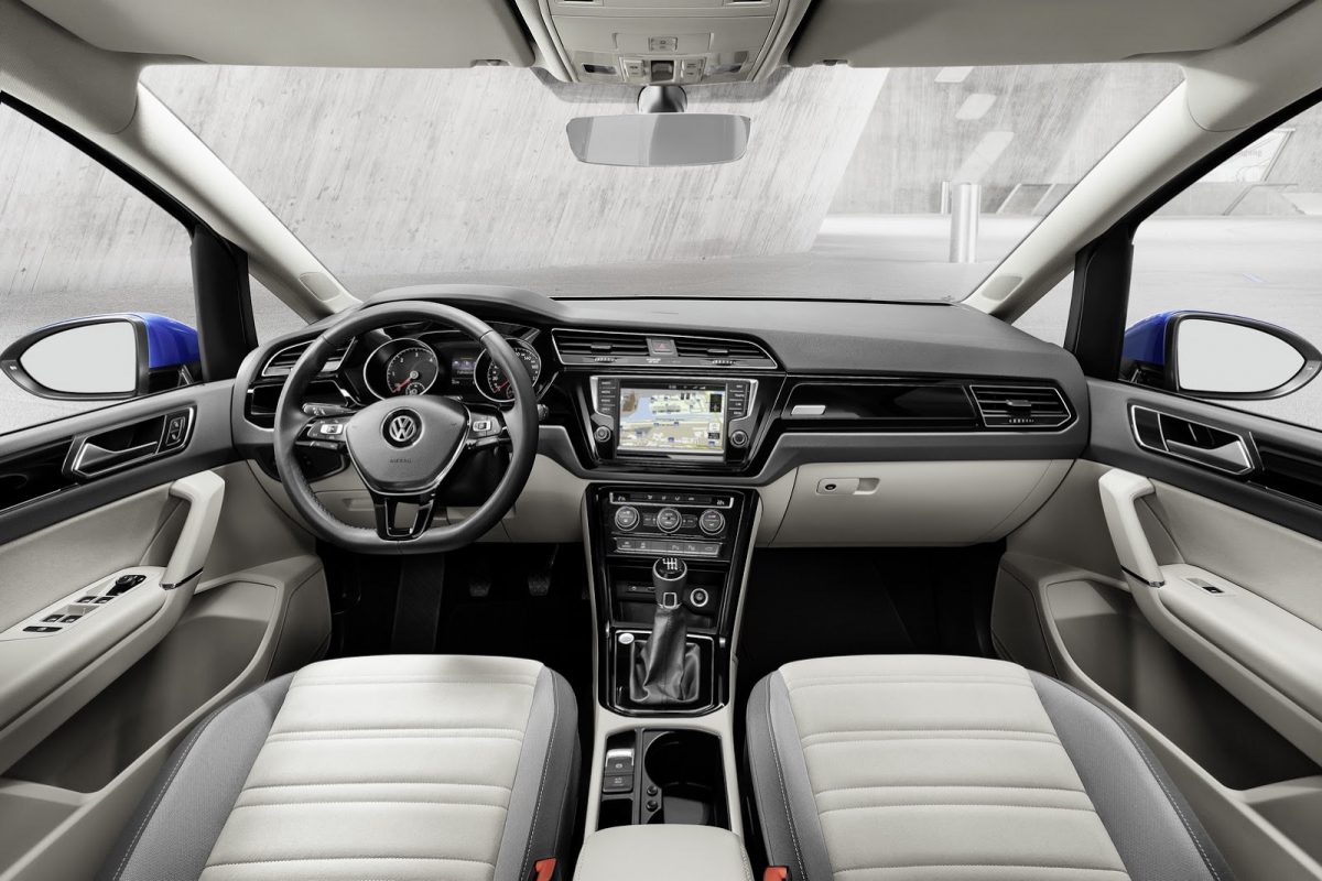 VOLKSWAGEN TOURAN